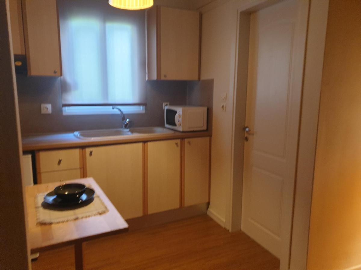 A Pleasent Small -Studio Close To The Port Of Volos Exterior photo